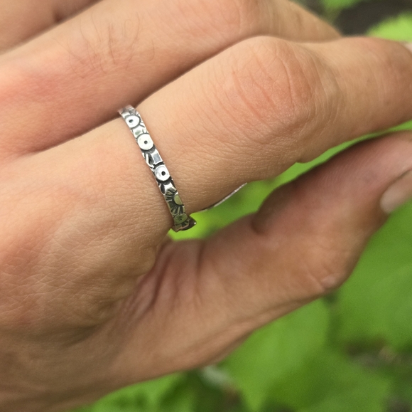 Weed leaf ring - Picture 2 of 3